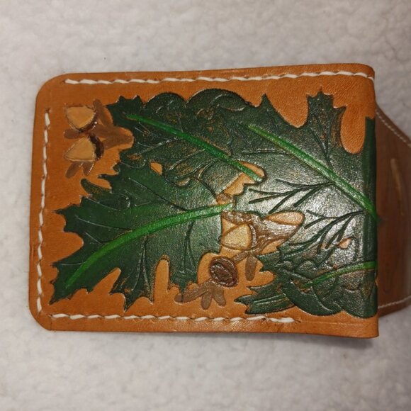 Handcrafted, carved horse and green oak leaves, leather wallet. - Picture 2 of 9